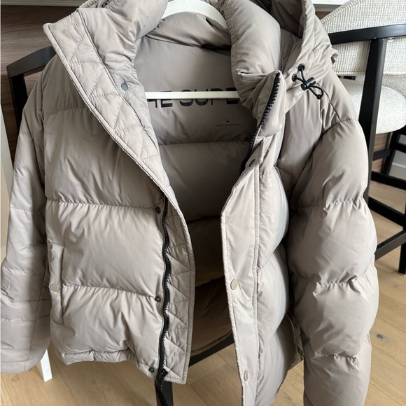 Aritzia Jackets & Blazers - Aritzia Puffer Bomber Jacket in Light Taupe